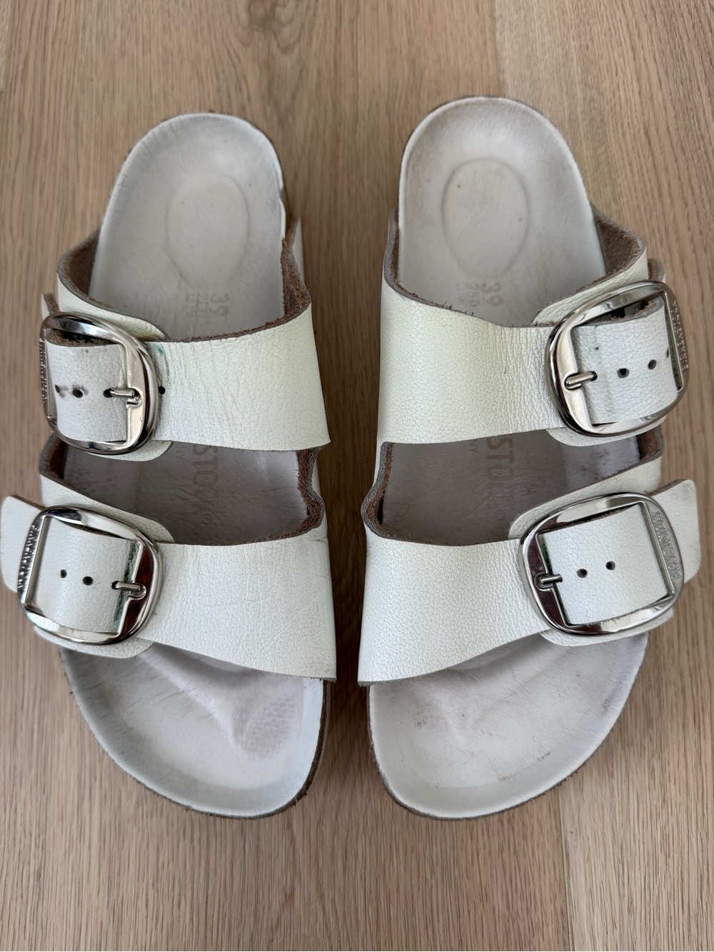 Birkenstock Arizona Big Buckle
White Leather Sandals
EU 39